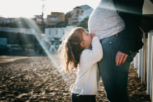 fotografia-familia-embarazo-playa-1